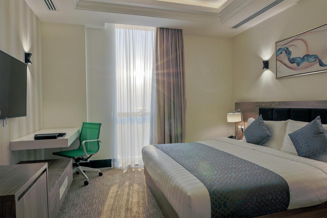 The Proud Hotel Ал Хубар Екстериор снимка