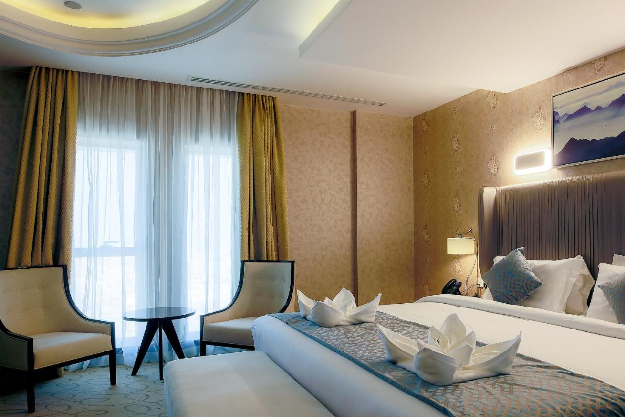 The Proud Hotel Ал Хубар Екстериор снимка