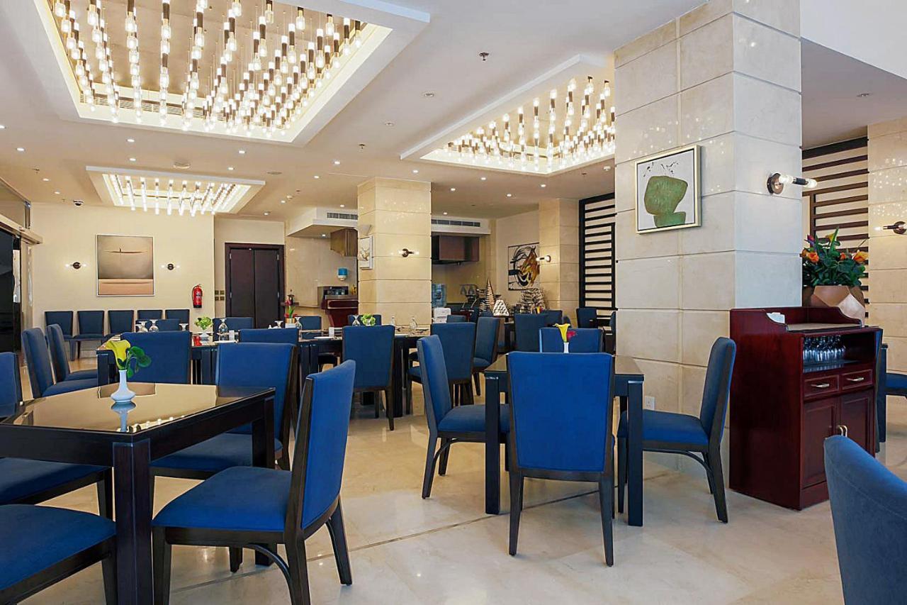 The Proud Hotel Ал Хубар Екстериор снимка