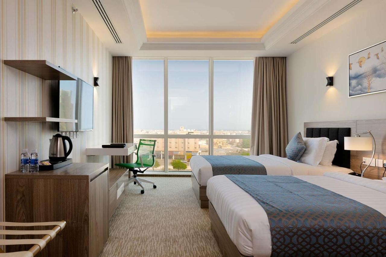 The Proud Hotel Ал Хубар Екстериор снимка