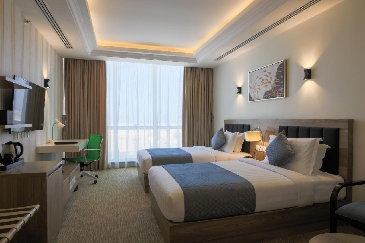 The Proud Hotel Ал Хубар Екстериор снимка