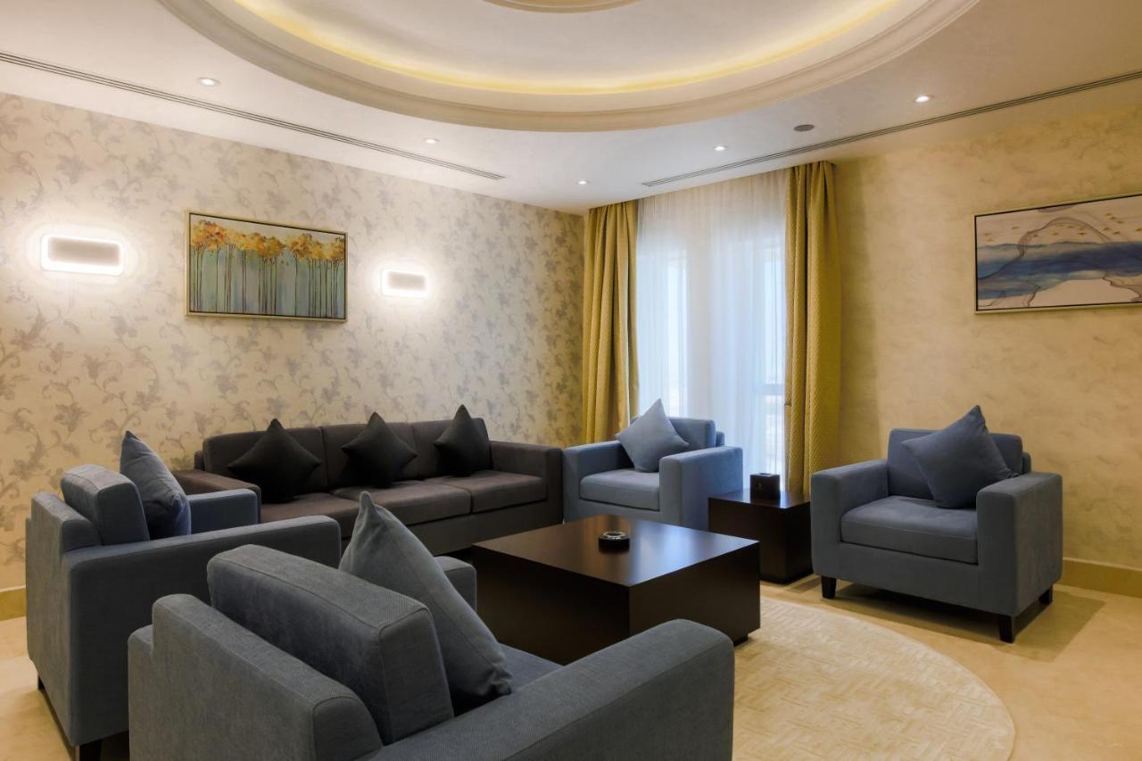 The Proud Hotel Ал Хубар Екстериор снимка