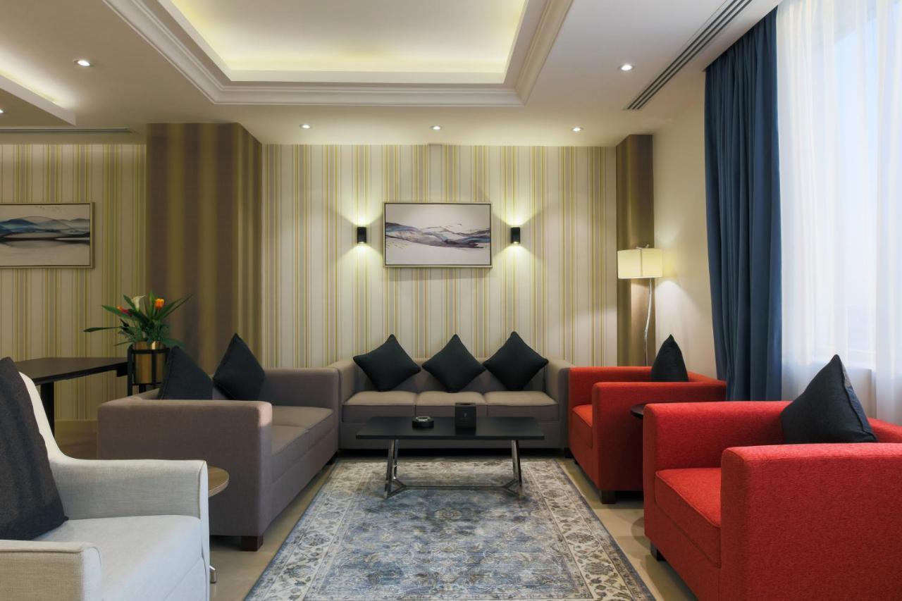 The Proud Hotel Ал Хубар Екстериор снимка