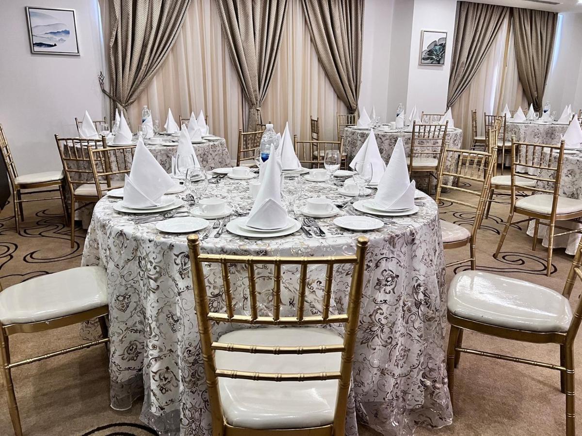 The Proud Hotel Ал Хубар Екстериор снимка
