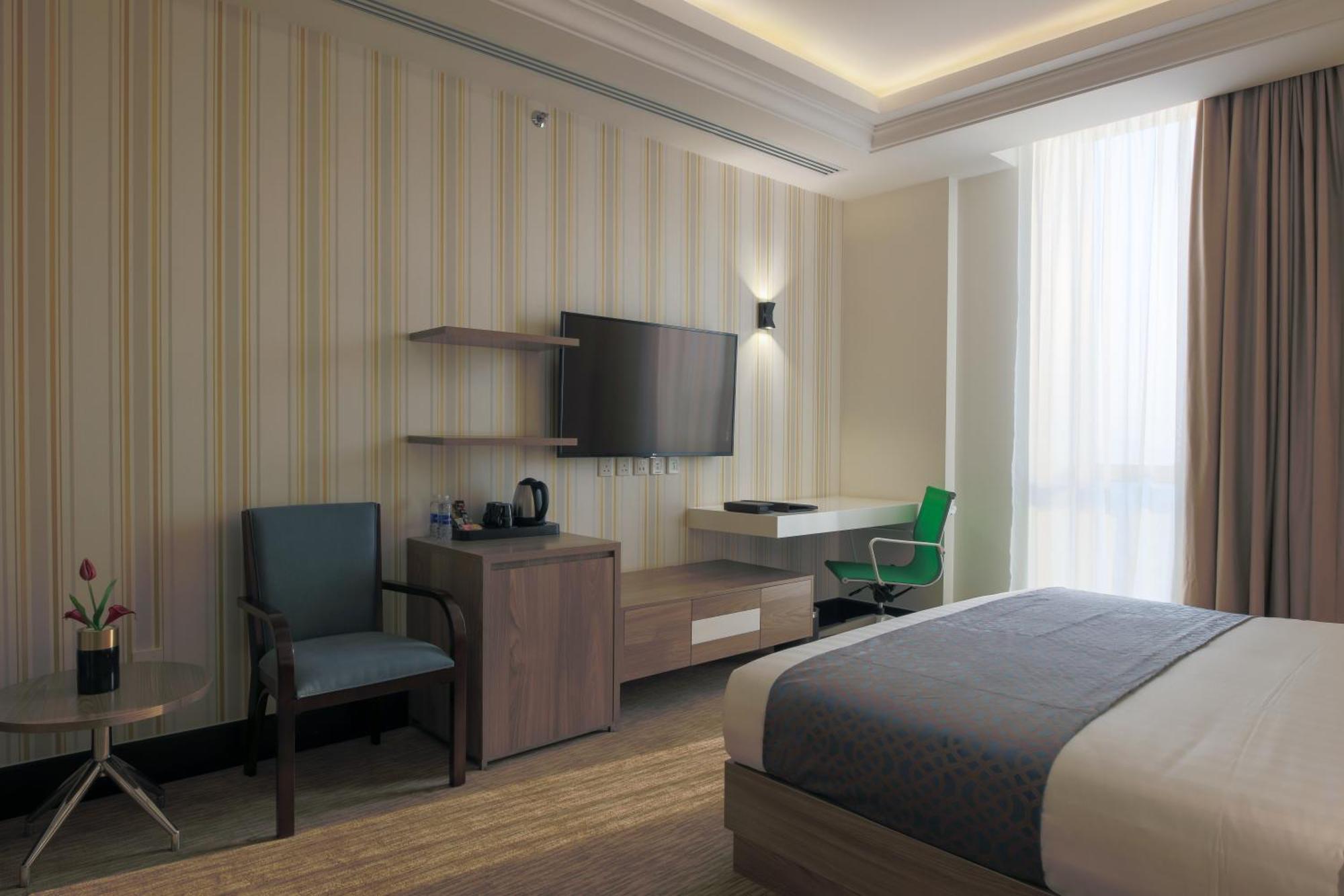 The Proud Hotel Ал Хубар Екстериор снимка