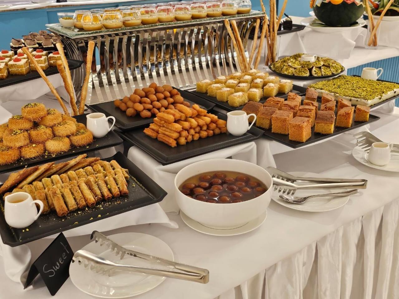 The Proud Hotel Ал Хубар Екстериор снимка
